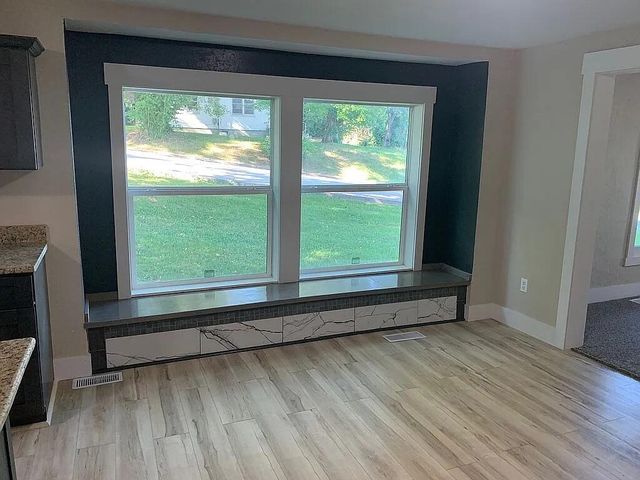 106 Mountain St Street, Cassville, MO 65625