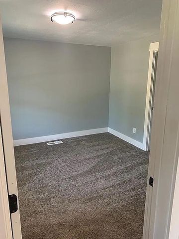 106 Mountain St Street, Cassville, MO 65625