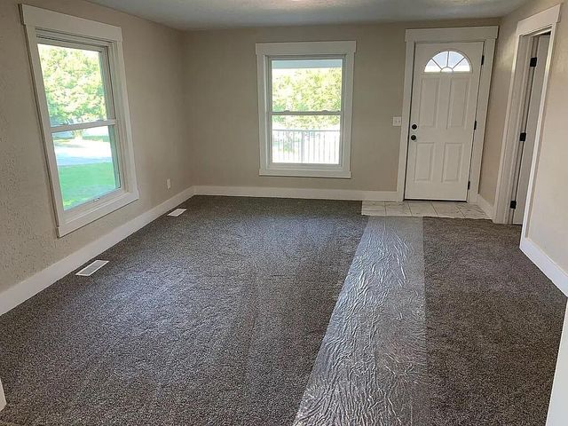 106 Mountain St Street, Cassville, MO 65625