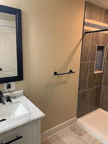 106 Mountain St Street, Cassville, MO 65625