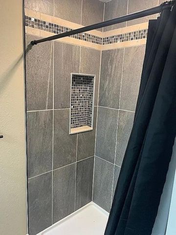 106 Mountain St Street, Cassville, MO 65625