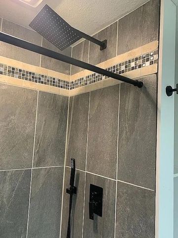 106 Mountain St Street, Cassville, MO 65625