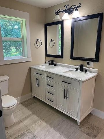 106 Mountain St Street, Cassville, MO 65625