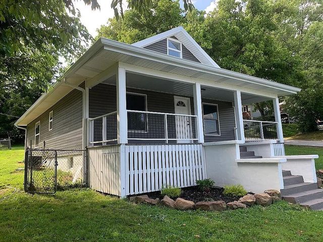 106 Mountain St Street, Cassville, MO 65625