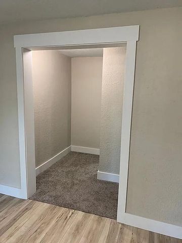 106 Mountain St Street, Cassville, MO 65625