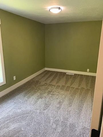 106 Mountain St Street, Cassville, MO 65625