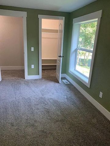 106 Mountain St Street, Cassville, MO 65625