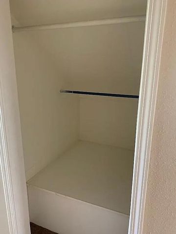 106 Mountain St Street, Cassville, MO 65625