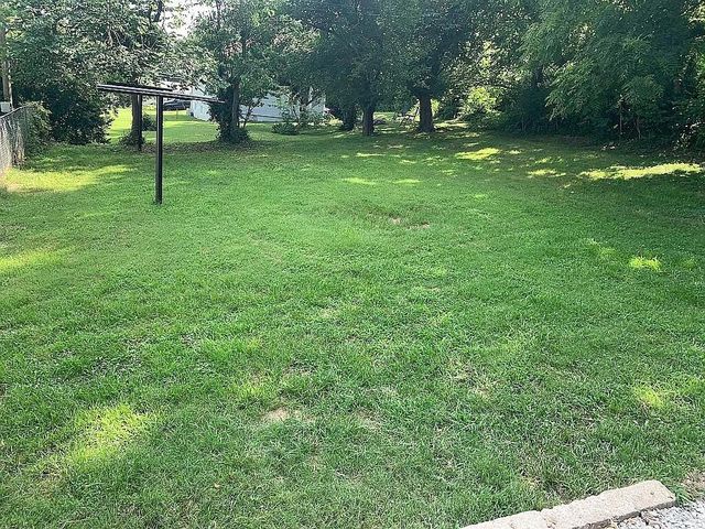 106 Mountain St Street, Cassville, MO 65625