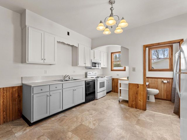 211 Lincoln AVENUE, Sheboygan, WI 53081