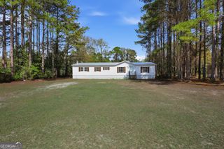 196 Barn Road Circle, Jesup, GA 31545