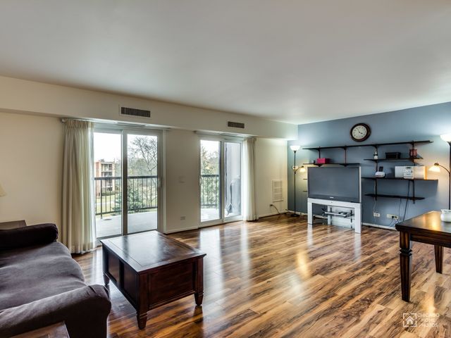 1515 E Central Road 460B, Arlington Heights, IL 60005