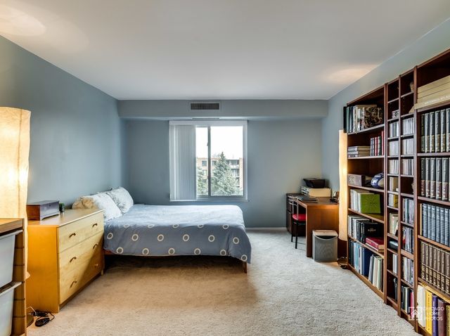 1515 E Central Road 460B, Arlington Heights, IL 60005