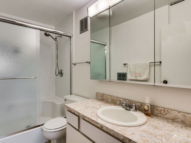 1515 E Central Road 460B, Arlington Heights, IL 60005