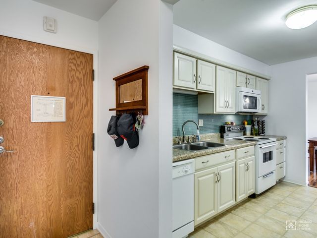 1515 E Central Road 460B, Arlington Heights, IL 60005