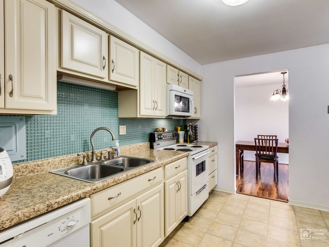 1515 E Central Road 460B, Arlington Heights, IL 60005