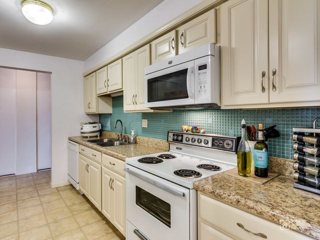 1515 E Central Road 460B, Arlington Heights, IL 60005