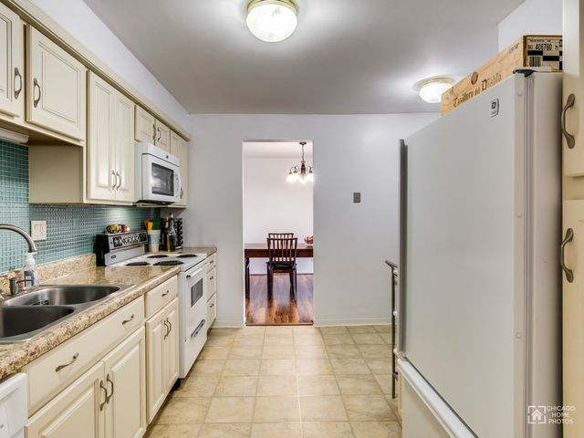 1515 E Central Road 460B, Arlington Heights, IL 60005