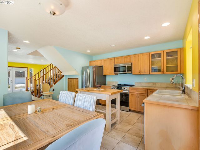 26659 KITTIWAKE Dr, Rockaway Beach, OR 97136