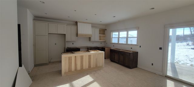 196 E Bridge Circle, Polk City, IA 50226