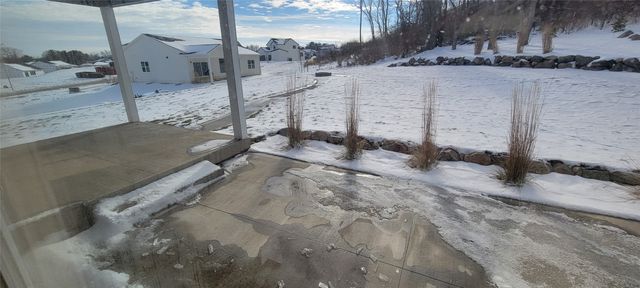 196 E Bridge Circle, Polk City, IA 50226