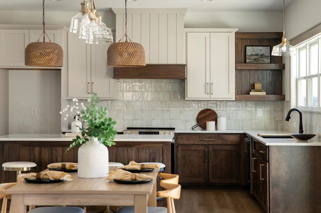 196 E Bridge Circle, Polk City, IA 50226