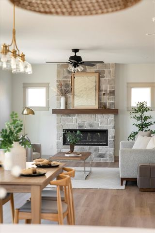 196 E Bridge Circle, Polk City, IA 50226