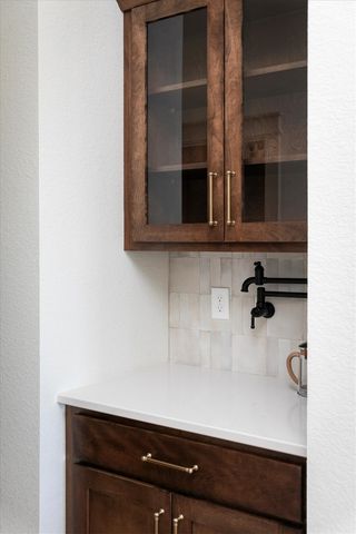 196 E Bridge Circle, Polk City, IA 50226