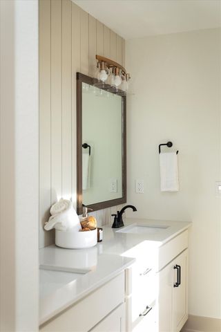 196 E Bridge Circle, Polk City, IA 50226