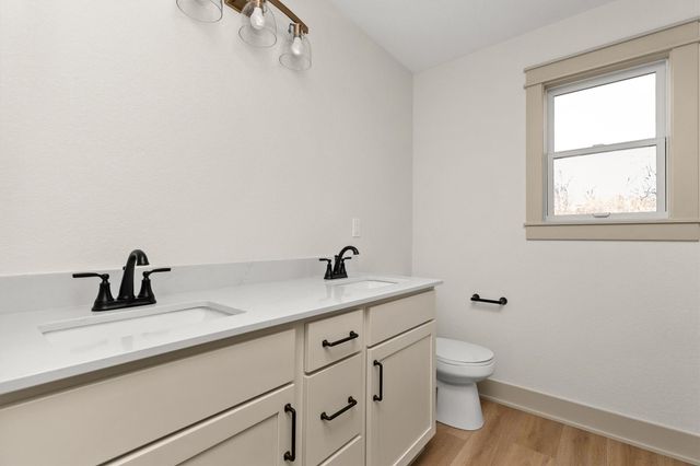 196 E Bridge Circle, Polk City, IA 50226