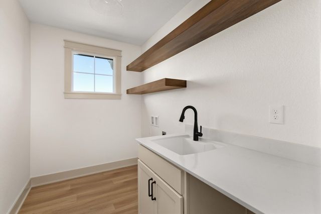 196 E Bridge Circle, Polk City, IA 50226