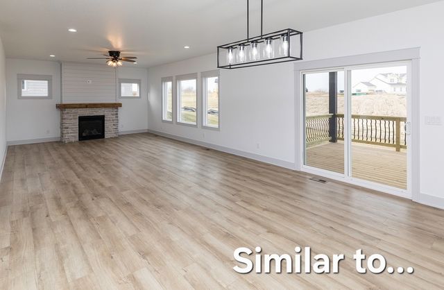 196 E Bridge Circle, Polk City, IA 50226