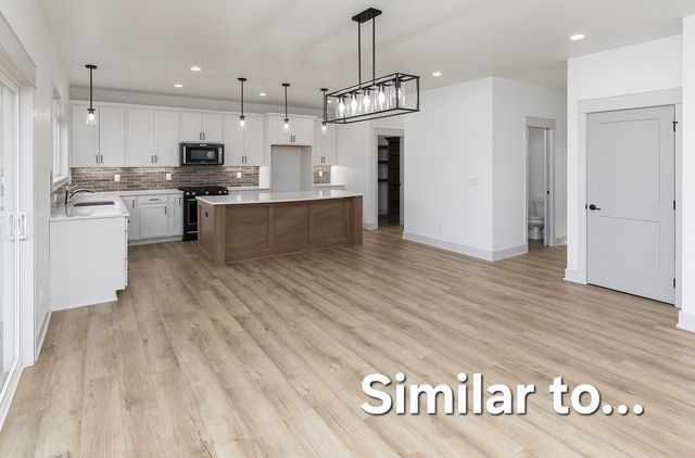 196 E Bridge Circle, Polk City, IA 50226