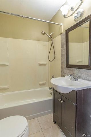 5247 Bancroft Avenue, St Louis, MO 63109