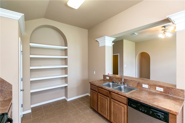 3809 Los Arroyos Dr, Corpus Christi, TX 78414