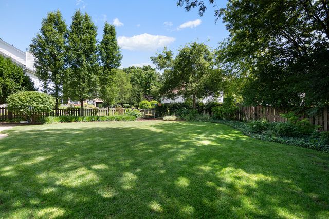 597 CLIFFWOOD Lane, Gurnee, IL 60031