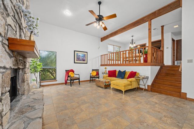 400 N Laurelwood DR, Austin, TX 78733