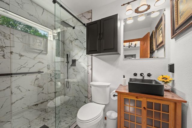 400 N Laurelwood DR, Austin, TX 78733