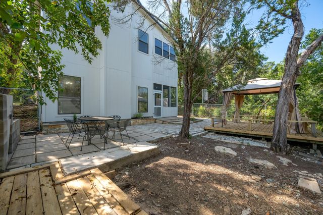 400 N Laurelwood DR, Austin, TX 78733