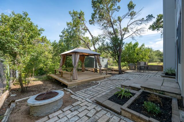 400 N Laurelwood DR, Austin, TX 78733