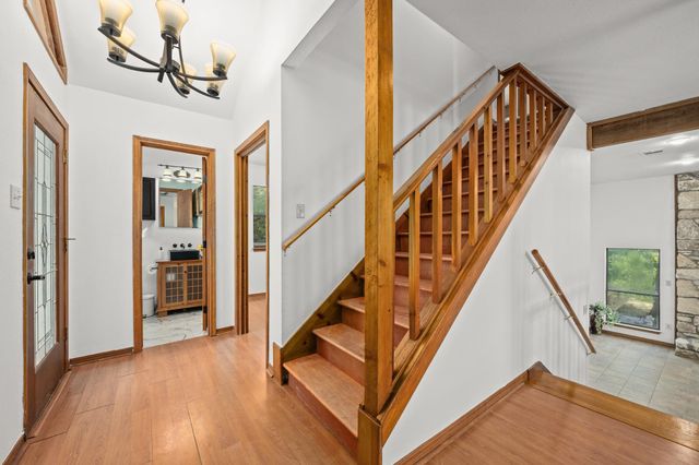 400 N Laurelwood DR, Austin, TX 78733