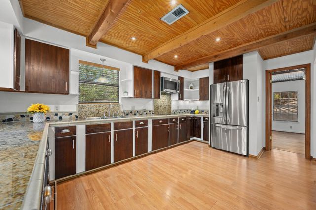 400 N Laurelwood DR, Austin, TX 78733