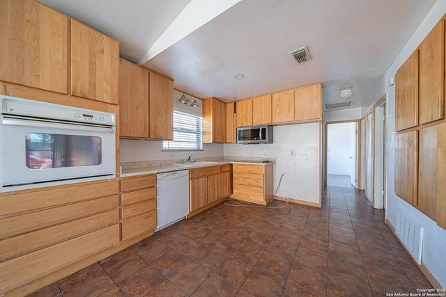 6227 Apple Valley, San Antonio, TX 78242