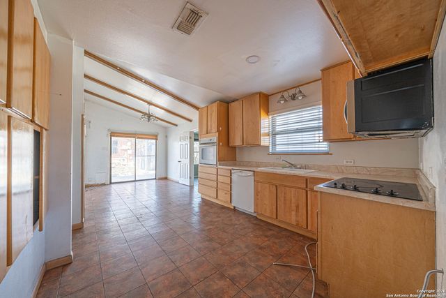 6227 Apple Valley, San Antonio, TX 78242