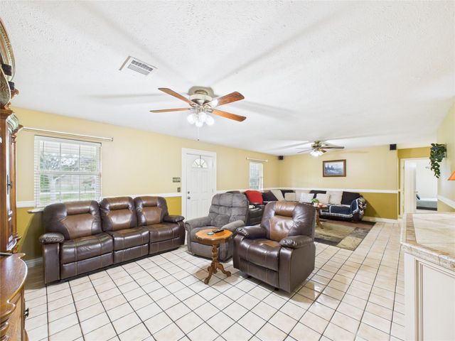 1236 County Road 634, Alvin, TX 77511