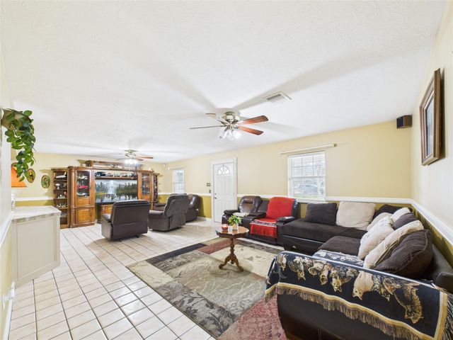 1236 County Road 634, Alvin, TX 77511