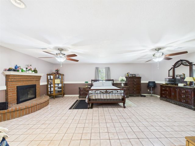1236 County Road 634, Alvin, TX 77511