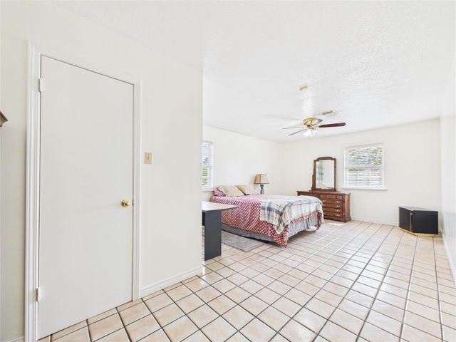 1236 County Road 634, Alvin, TX 77511