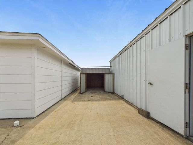 1236 County Road 634, Alvin, TX 77511