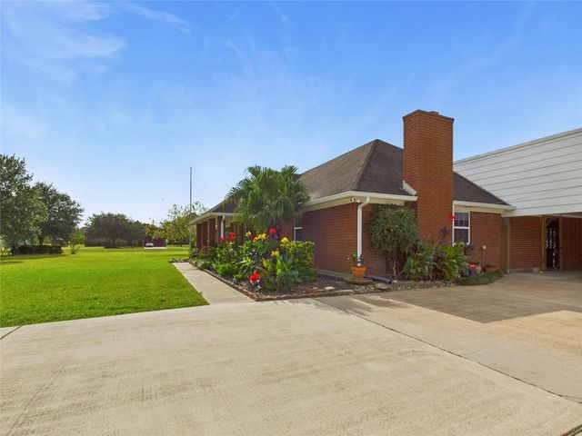 1236 County Road 634, Alvin, TX 77511